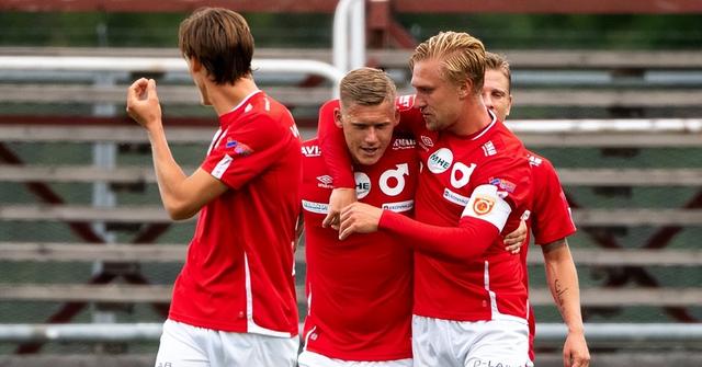 埃泽在水晶 埃泽在水晶